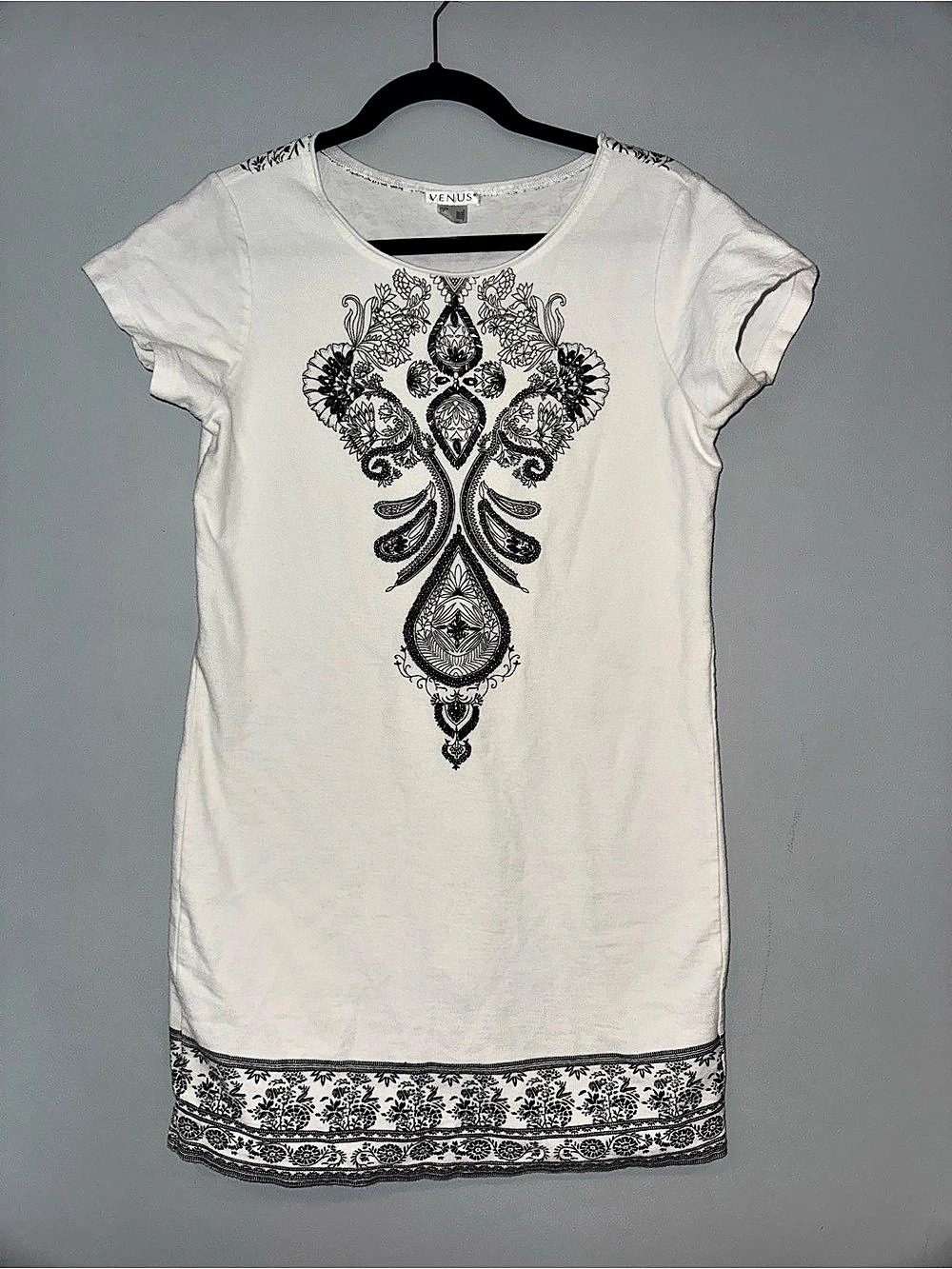 Venus Floral Tunic Top in White & Black Size S